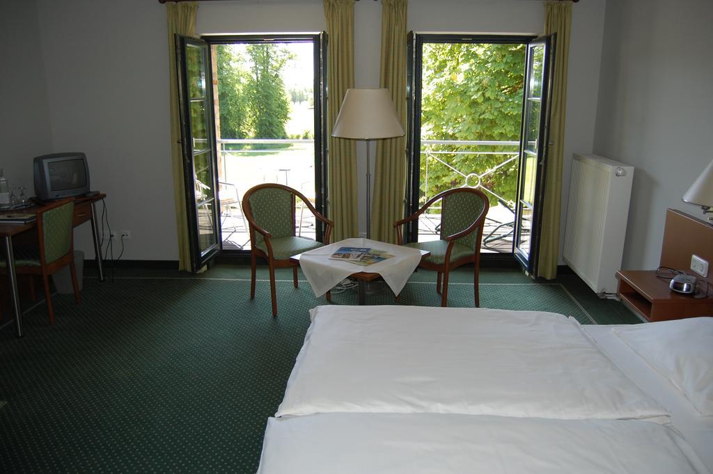 Gutshaus Redewisch Hotel & Restaurant บอลเทินฮาเกิน ภายนอก รูปภาพ