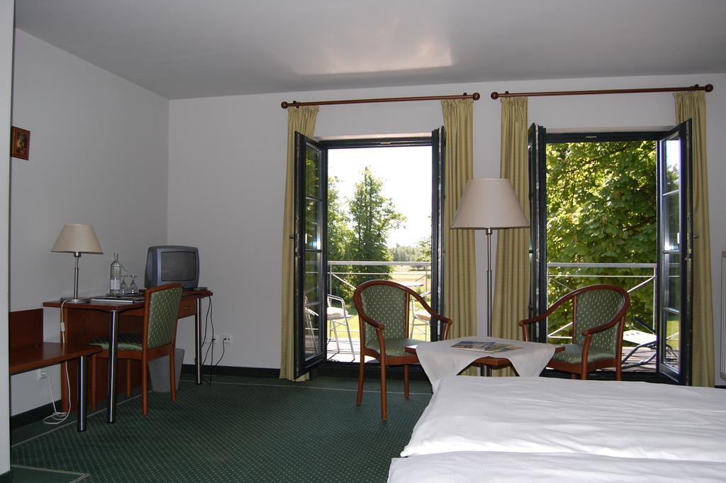 Gutshaus Redewisch Hotel & Restaurant บอลเทินฮาเกิน ภายนอก รูปภาพ