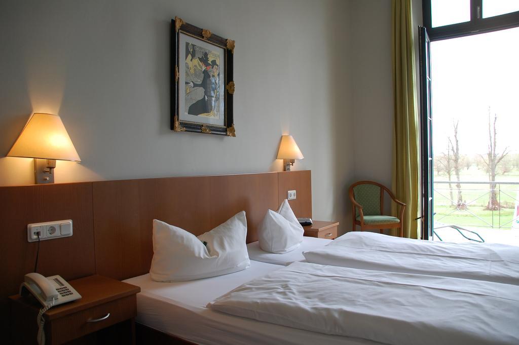 Gutshaus Redewisch Hotel & Restaurant บอลเทินฮาเกิน ภายนอก รูปภาพ