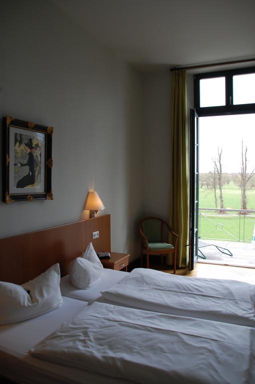 Gutshaus Redewisch Hotel & Restaurant บอลเทินฮาเกิน ภายนอก รูปภาพ