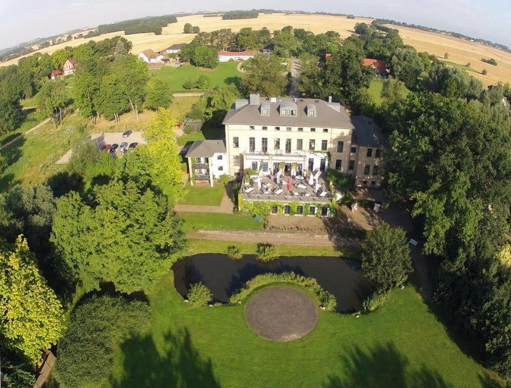 Gutshaus Redewisch Hotel & Restaurant บอลเทินฮาเกิน ภายนอก รูปภาพ